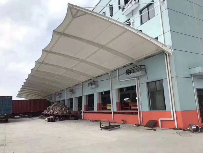 膜結構車棚